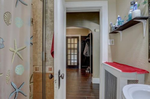 2106 34, Milwaukee WI 53215-2301 exterior