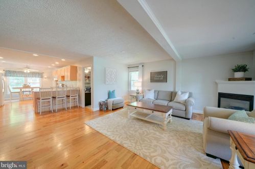 303 Poplar Ave, Edgewater, MD 21037-4843