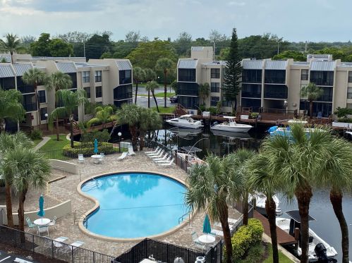 6 Royal Palm Way, Boca Raton FL  33432-7818 exterior