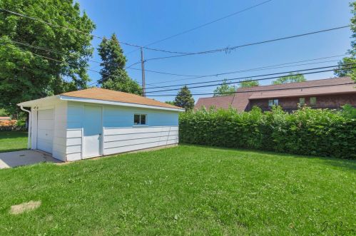 2251 Jackson St, Waukegan IL 60085-5444 exterior