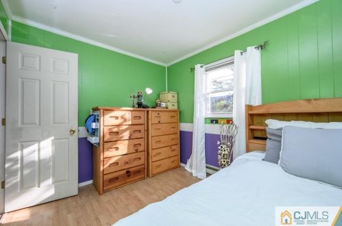 126 Park Ave, Iselin NJ 08830-2303 exterior