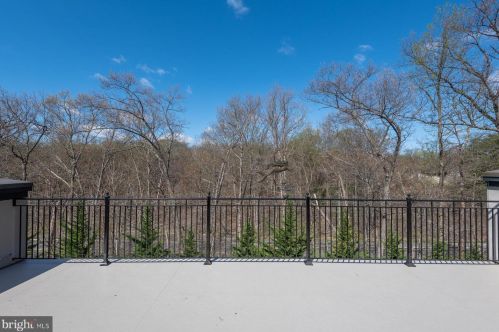 12561 Ansin Cir Dr, Rockville MD 20854-6912 exterior