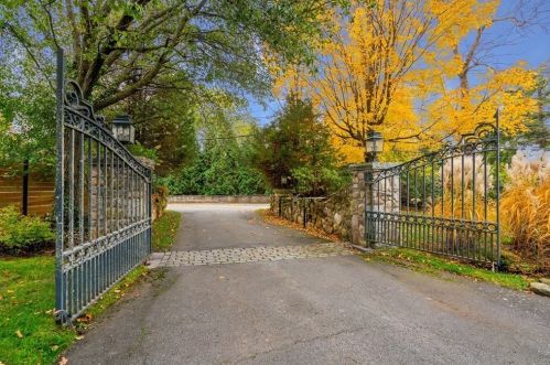 235 Warren St, Brookline MA 02445-5942 exterior