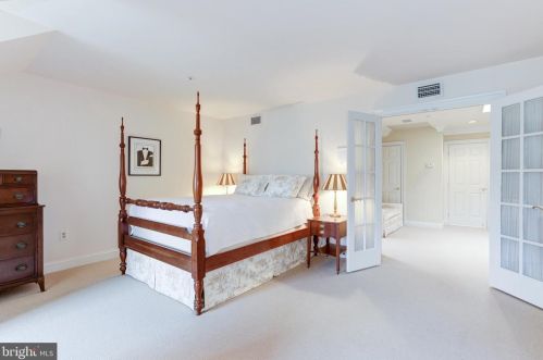 11 Wilkes St, Alexandria VA 22314-3856 exterior