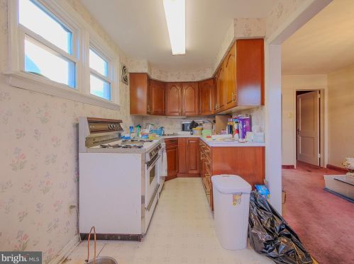 801 Hillcrest Dr, Manor PA  19036-1609 exterior