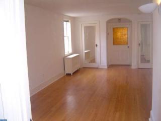 258 4th St, Philadelphia PA  19106-0018 exterior