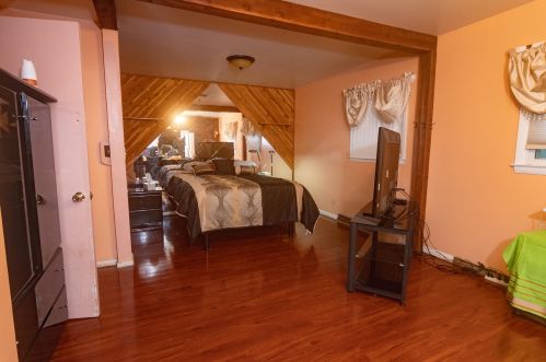 8236 37, Milwaukee WI 53210-3047 exterior