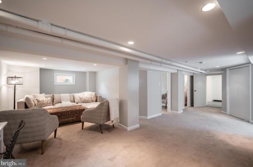 301 Raymond Ave, Alexandria VA 22301-1037 exterior