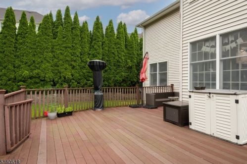 68 Terrace Ave, Town Center NJ  07052-3662 exterior