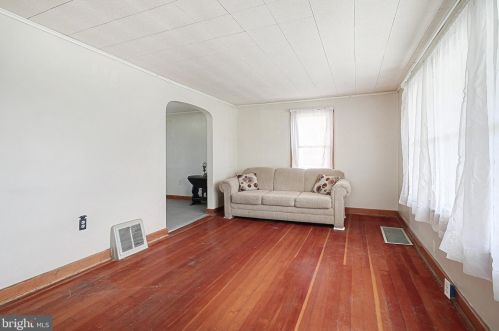 113 Maple Ave, Hanover PA 17331-4625 exterior