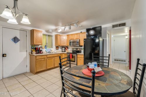 3610 32 St, Tucson AZ 85711-6830 exterior