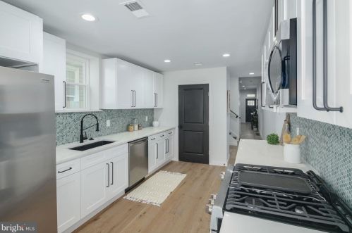 404 Dickinson St, Philadelphia PA  19147-6517 exterior