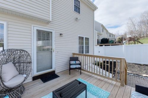 9 Quaker Rd, Worcester MA 01602-2298 exterior