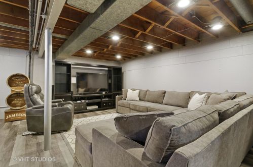 4542 Reserve Ave, Chicago IL 60656-2400 exterior