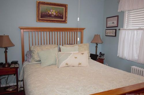 207 Smith St, Derby CT 06418-1244 exterior