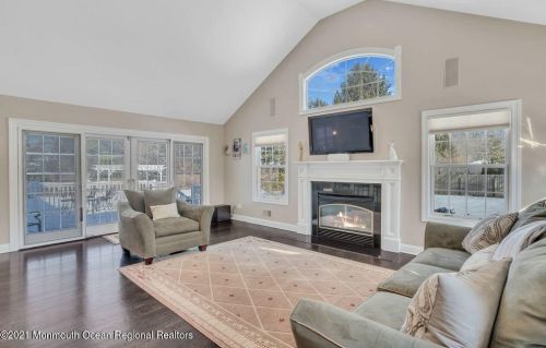 26 Brasch Blvd, Middletown NJ 07748-3161 exterior