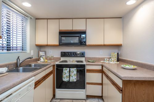 124 Pastime Rd, Tucson AZ 85705-3399 exterior