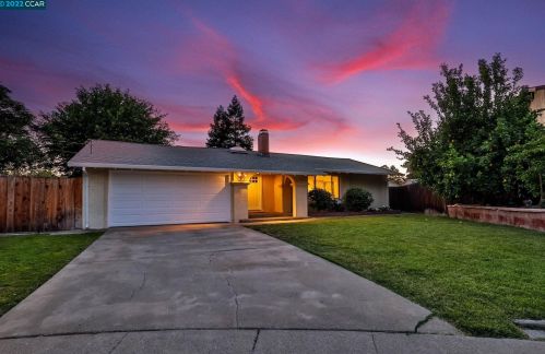 3711 Sierrawood Ct, Concord CA 94519-1423 exterior