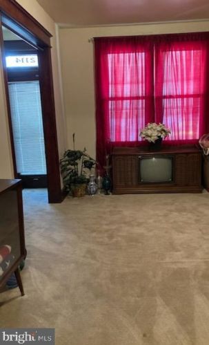 2114 4 St, Washington DC 20003-1101 exterior