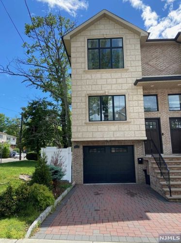 416 Aurora Ave, Cliffside Park NJ  07010-2124 exterior