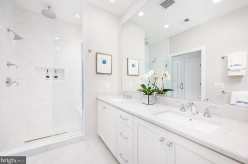 10260 Grosvenor Pl, Rockville MD 20852 exterior