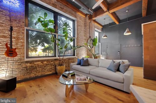 700 10th St, Philadelphia, PA 19123-1959