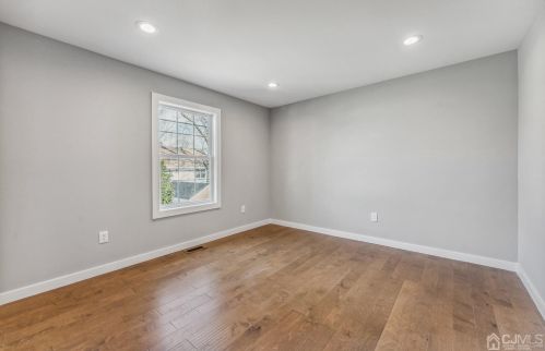 217 Loring Ave, Edison NJ  08817-3634 exterior