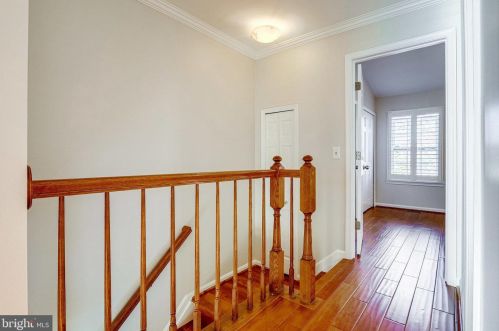 6026 Lands End Ln, Alexandria VA 22315-2669 exterior