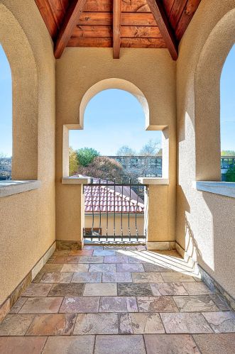 2732 Marshfield Ave, Chicago IL 60614-1016 exterior