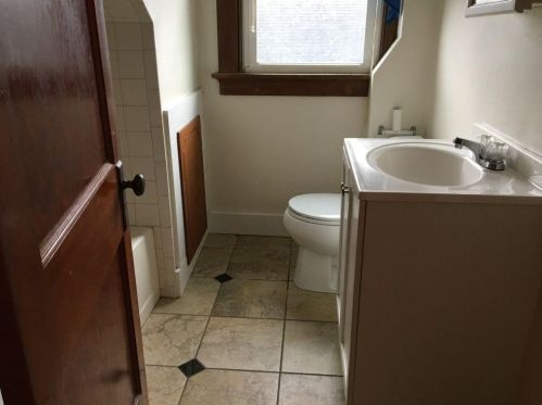 56 Middleton Ave, Middletown RI 02840-3657 exterior