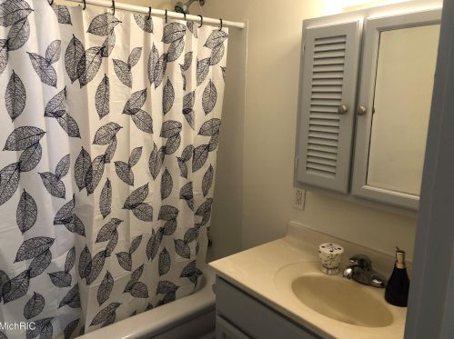 3111 Macarthur Rd, Meskegon MI  49442-1538 exterior