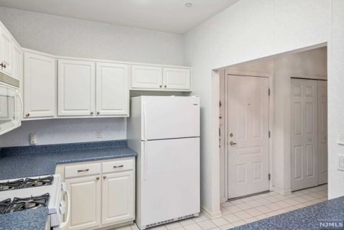 3326 Franklin Ln, Rockaway NJ 07866-5820 exterior