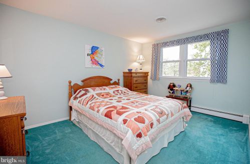 66 Red Lion Rd, Huntingdon Valley PA 19006-6436 exterior