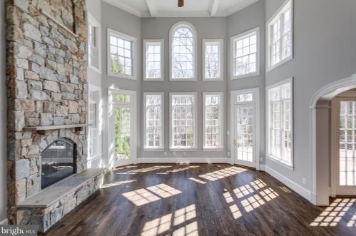 884 Alvermar Rdg Dr, Mc Lean VA 22102-1435 exterior