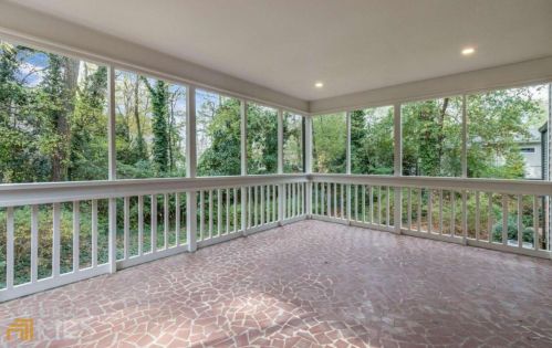 6160 Heards Creek Dr, Atlanta GA  30328-3635 exterior