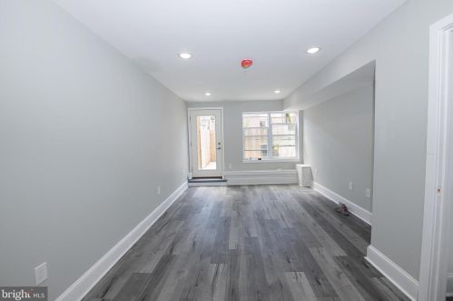 2122 2nd St, Philadelphia PA 19147-3802 exterior