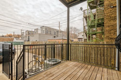 1411 Ohio St, Chicago IL 60642-6194 exterior