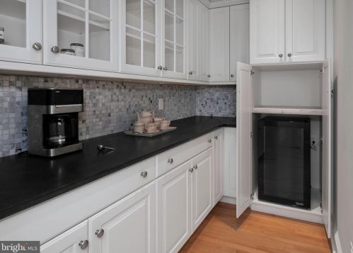 38 Carter Rd, Princeton NJ 08540-2110 exterior