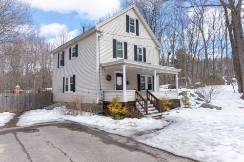 41 Bay Rd, Newmarket NH 03857-1711 exterior