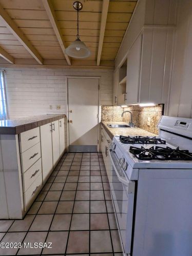 730 Adams St, Tucson AZ  85719-4010 exterior