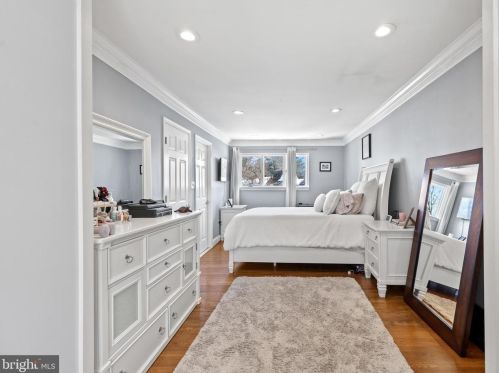 8213 Cooper St, Alexandria VA 22309-1052 exterior