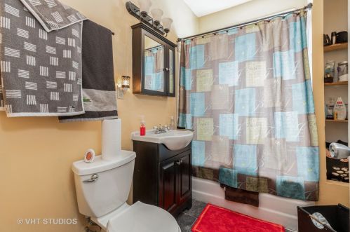 7029 Artesian Ave, Chicago IL 60629-1423 exterior