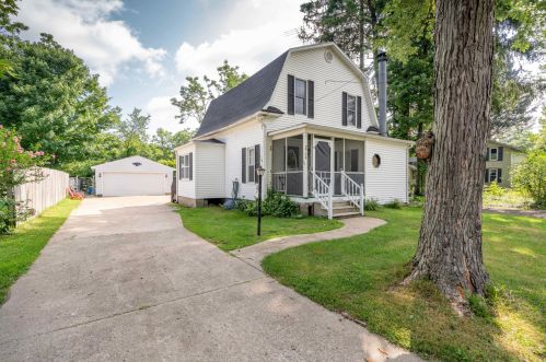 126 James St, Allegan, MI 49010-1426