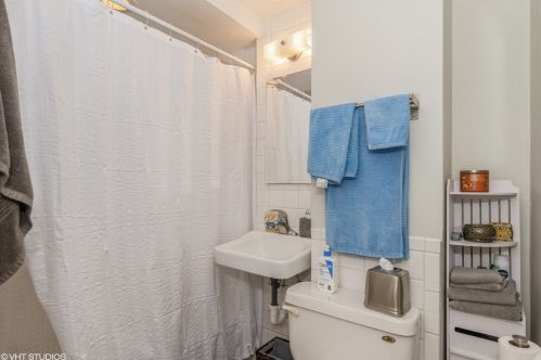 1642 Berwyn Ave, Chicago IL 60640-2007 exterior