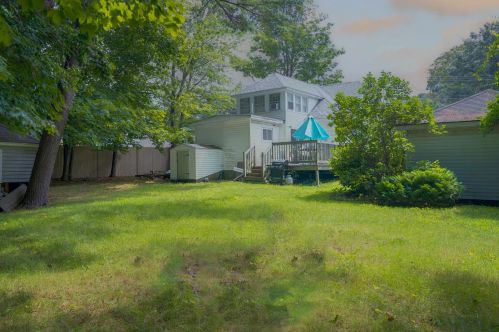 6 Palmer Ave, Plaistow NH 03865-2540 exterior