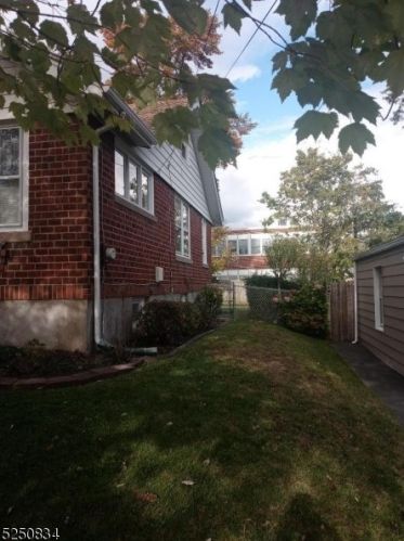17 Cliff St, Paterson, NJ 07522-1556