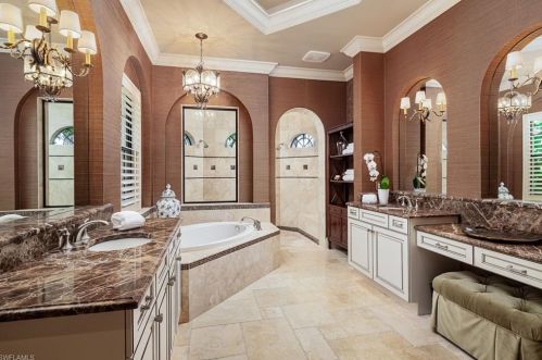 2481 Augusta Dr, Naples FL 34109-3347 exterior