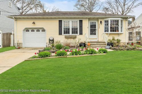 2230 Middle Ave, Point Pleasant Beach, NJ 08742-5138