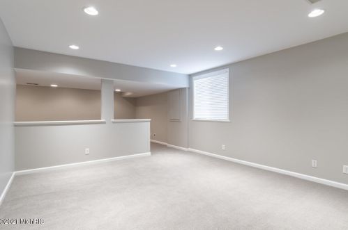 7408 Dunross Dr, Kalamazoo MI 49024-7412 exterior