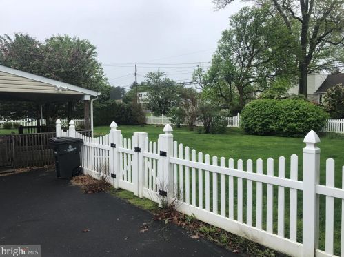 2084 Williamsburg Rd, Huntingdon Valley PA  19006-6757 exterior